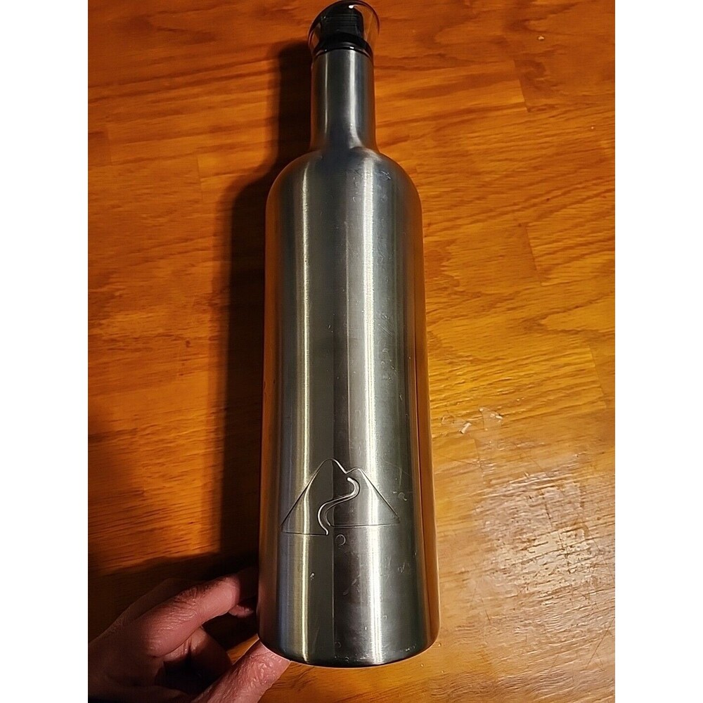 Ozark Trail stainless steel wine bottle Screw cap, never used Silver & Black